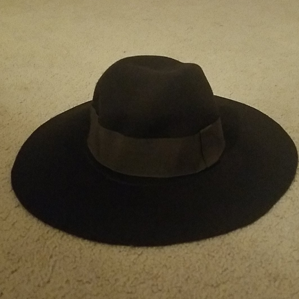 Brown floppy hat